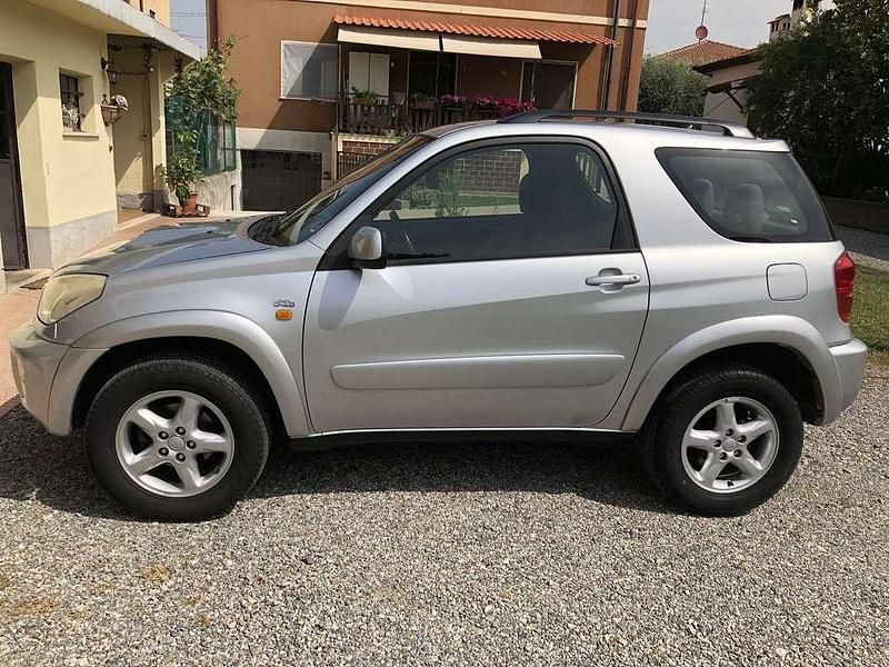 Usata Toyota RAV4 116 CV (85 kW) 2003 Argento SUV