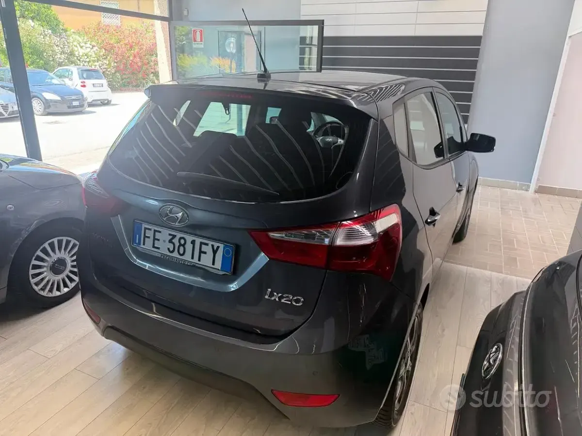 Usata Hyundai ix20 Xpossible 116 CV (85 kW) 2016 Grigio Utilitaria