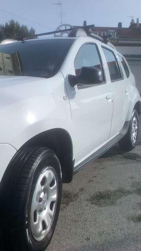 Bianco Usata 2012 Dacia Duster Lauréate SUV | 4500 € (Cara) - Immagine 1/4