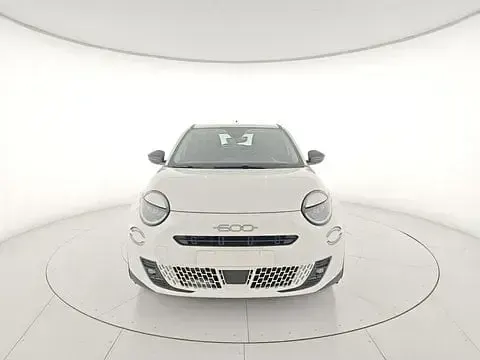 Usata Fiat 600 110 CV (80 kW) 2025 Bianco SUV