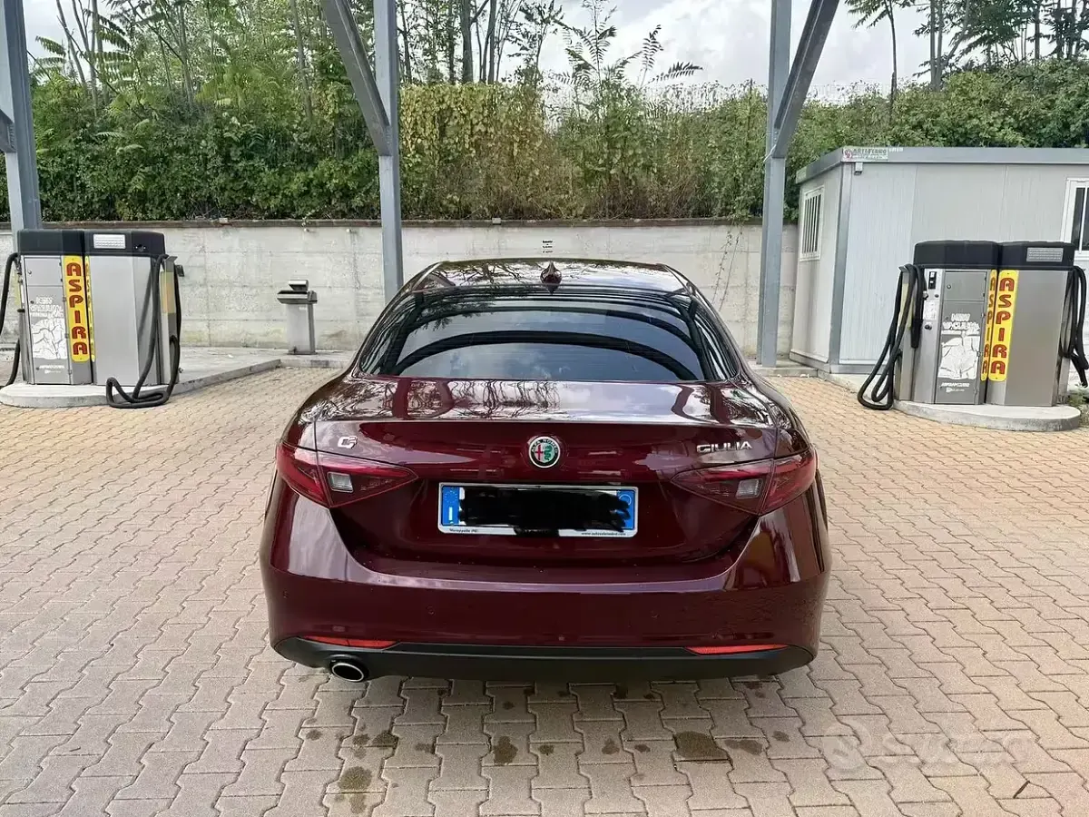 Usata Alfa Romeo Giulia 150 CV (110 kW) 2018 Rosso Berlina