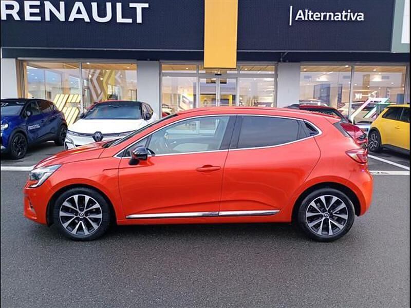 Usata Renault Clio V Intens 101 CV (74 kW) 2023 Arancione Berlina