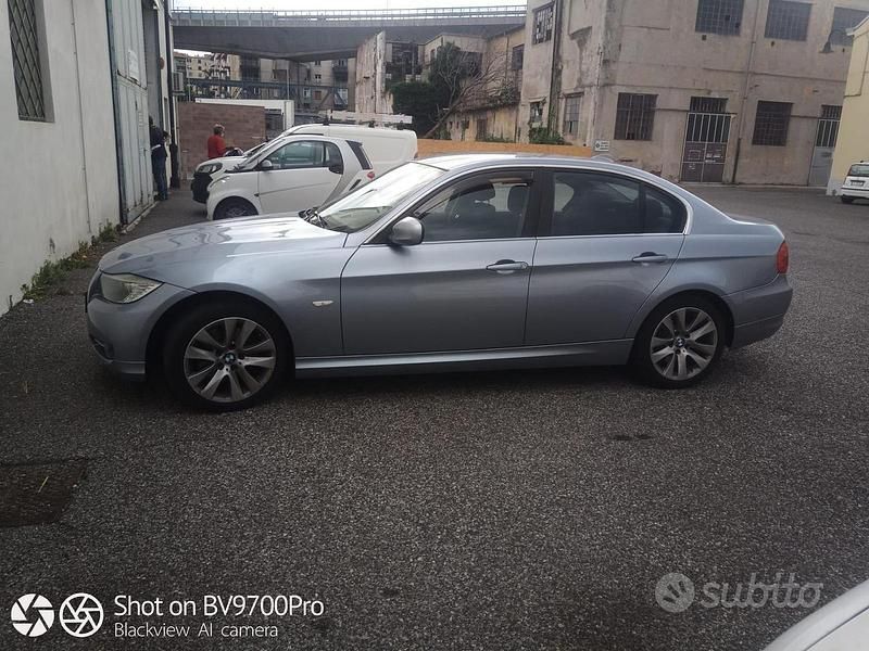 Begagnad BMW 320 184 HK (135 kW) 2011 Blå Sedan