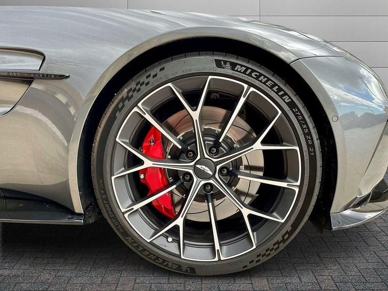 Usata Aston Martin V8 Vantage 665 CV (489 kW) 2024 Argento Coupé