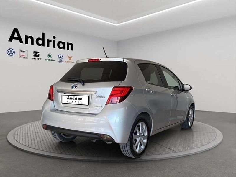 Usata Toyota Yaris Hybrid Style 101 CV (74 kW) 2015 Argento Utilitaria