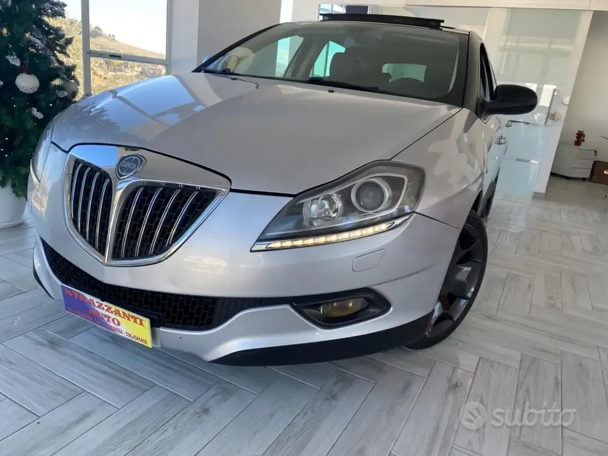 Usata Lancia Delta 190 CV (139 kW) 2011 Grigio Utilitaria