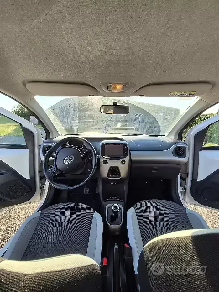 Usata Toyota Aygo 69 CV (50 kW) 2018 Bianco Utilitaria