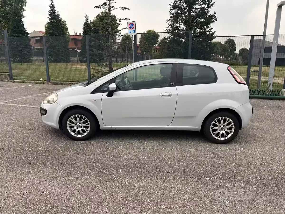Usata Fiat Grande Punto S 69 CV (50 kW) 2012 Bianco Utilitaria