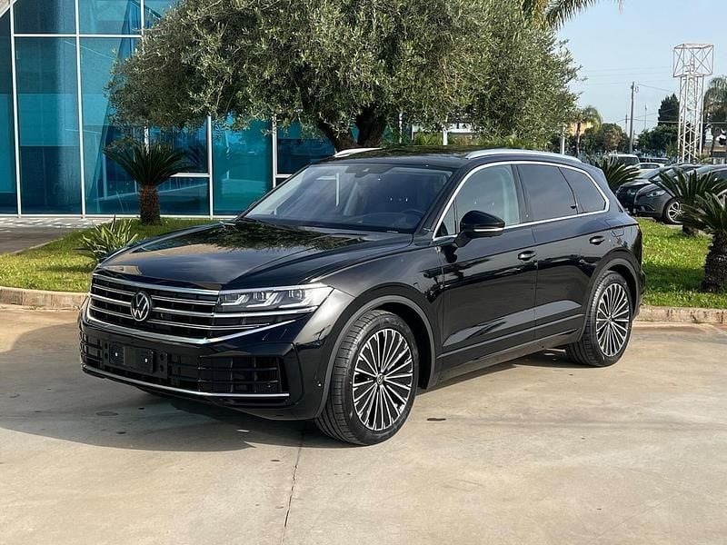 Usata VW Touareg Elegance 340 CV (250 kW) 2024 Nero SUV