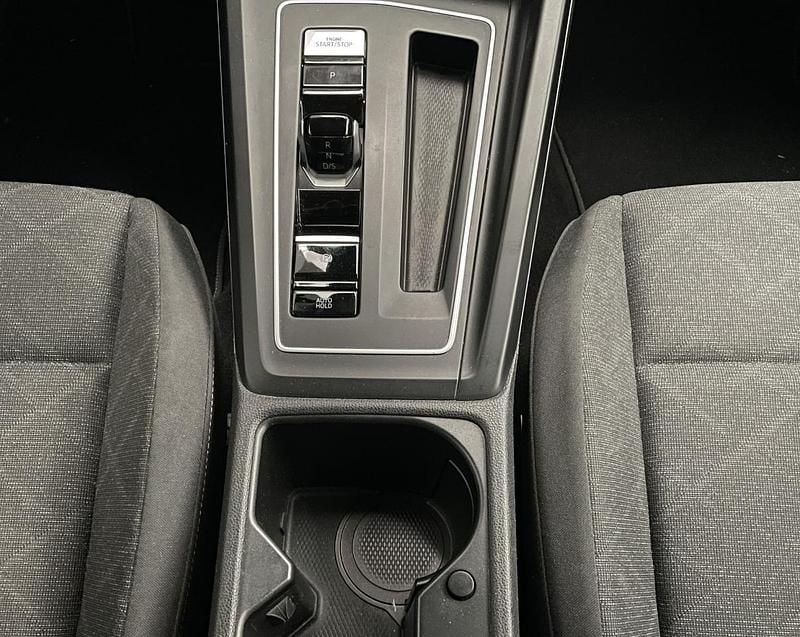 Usata VW Golf VIII Life 110 CV (80 kW) 2022 Bianco Berlina