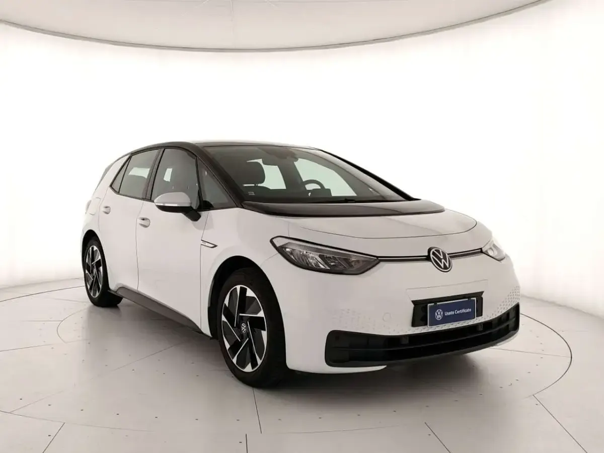 Usata VW ID.3 Pro Performance 150 kW (204 CV) 2022 Glacier white metallizzato ner Utilitaria
