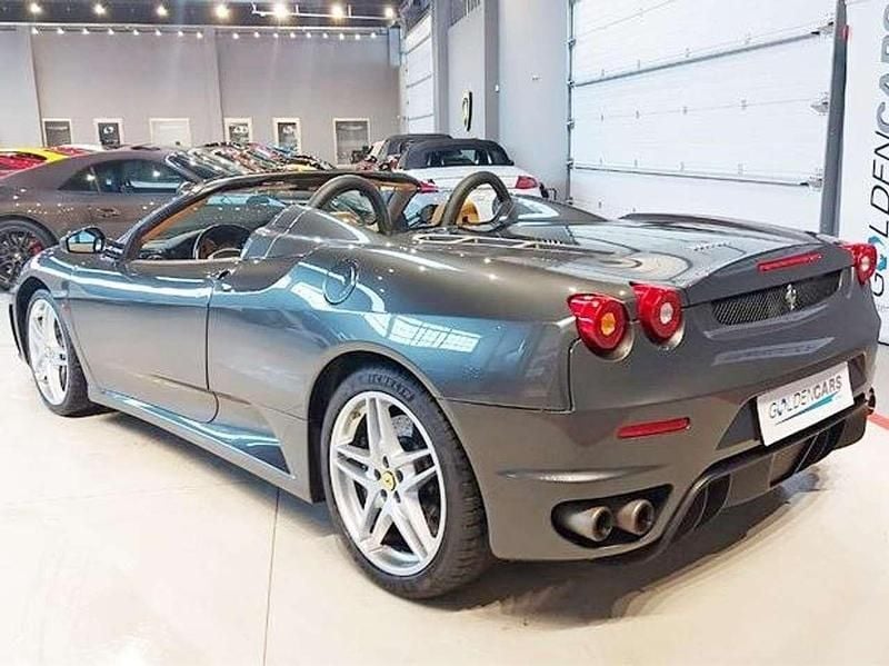 Usata Ferrari F430 489 CV (359 kW) 2006 Grigio Cabrio