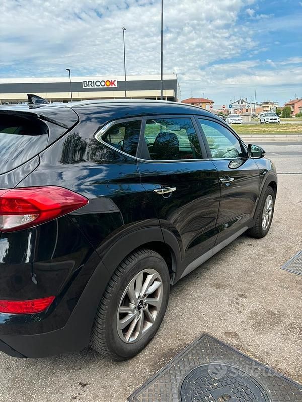 Nero Usata 2017 Hyundai Tucson Xpossible SUV | 14.500 € - Immagine 1/4