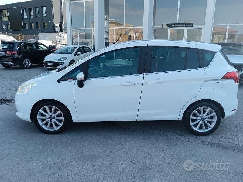Begagnad Ford B-MAX Titanium 101 HK (74 kW) 2015 Vit Minibuss