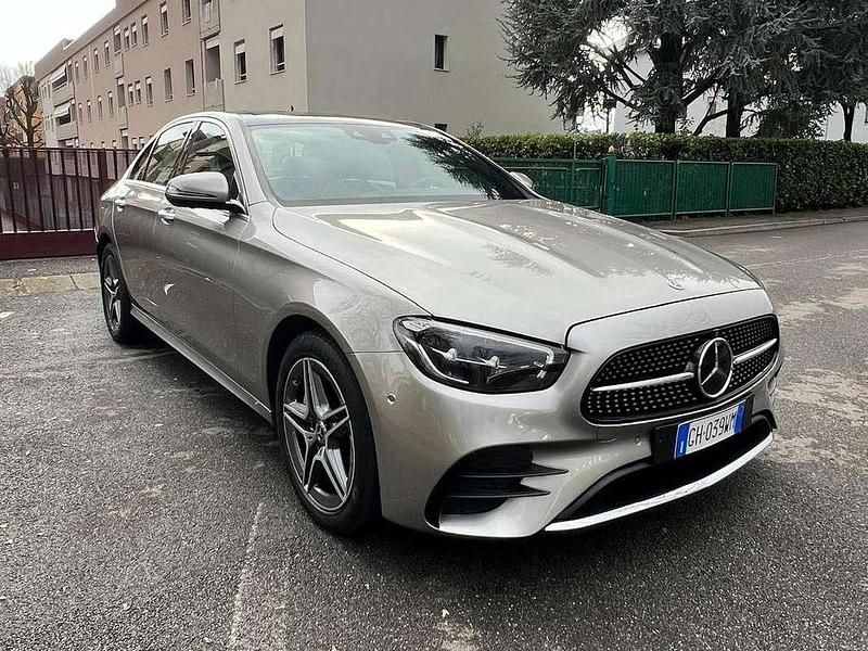Usata Mercedes E300 AMG line 211 CV (155 kW) 2022 Beige Berlina