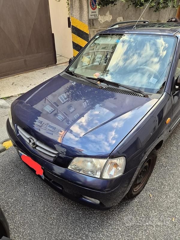 Usata Mazda Demio 63 CV (46 kW) 2000 Blu Utilitaria