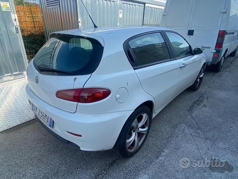 Usata Alfa Romeo 147 104 CV (76 kW) 2009 Bianco Utilitaria