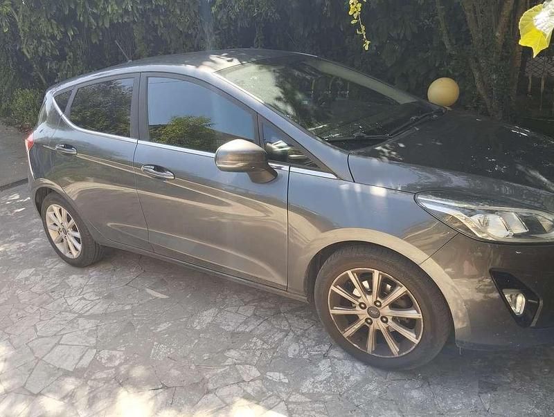 Usata Ford Fiesta 86 CV (63 kW) 2018 Grigio Utilitaria