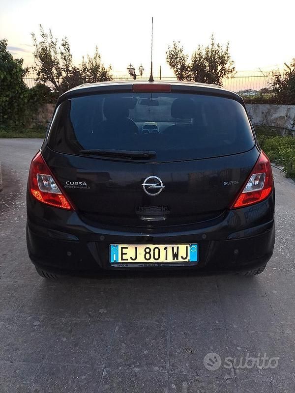 Usata Opel Corsa 85 CV (62 kW) 2012 Nero Berlina