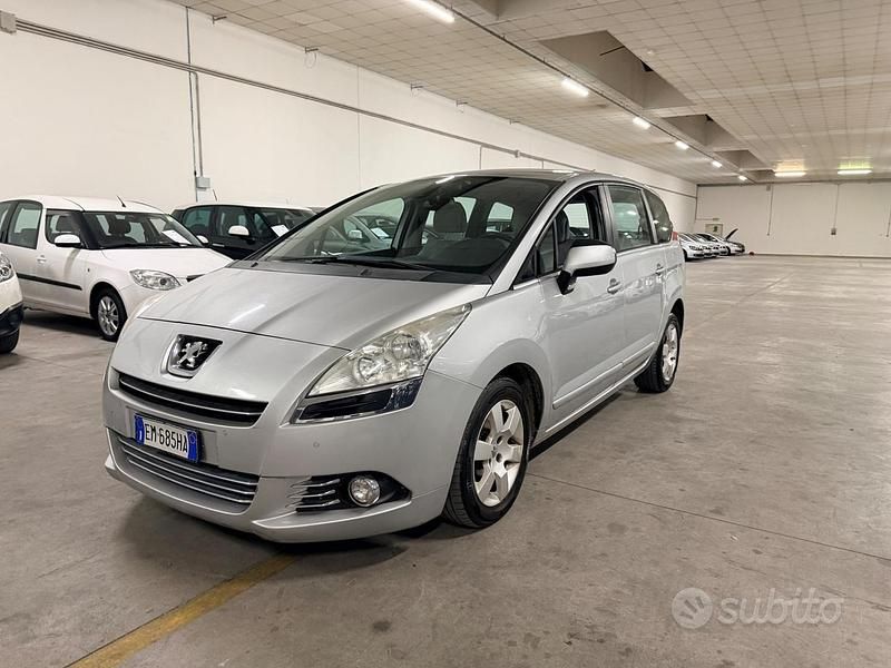 Occasion Peugeot 5008 Active 112 PK (82 kW) 2012 Grijs MPV