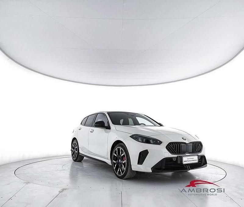 Nuova BMW 118 M Sport 150 CV (110 kW) 2026 Alpin white pastello Utilitaria