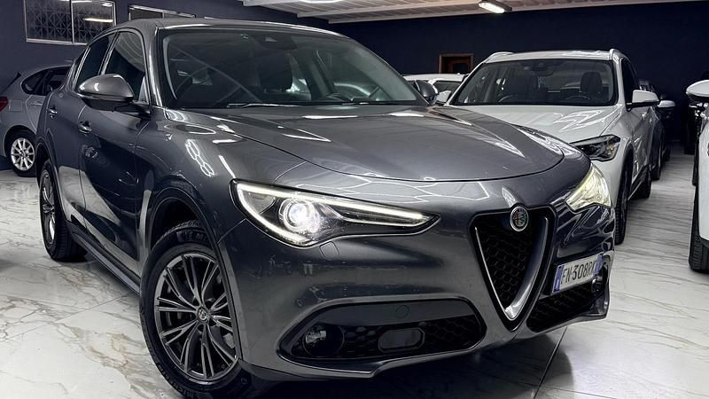 Usata Alfa Romeo Stelvio Executive 180 CV (132 kW) 2018 Grigio SUV