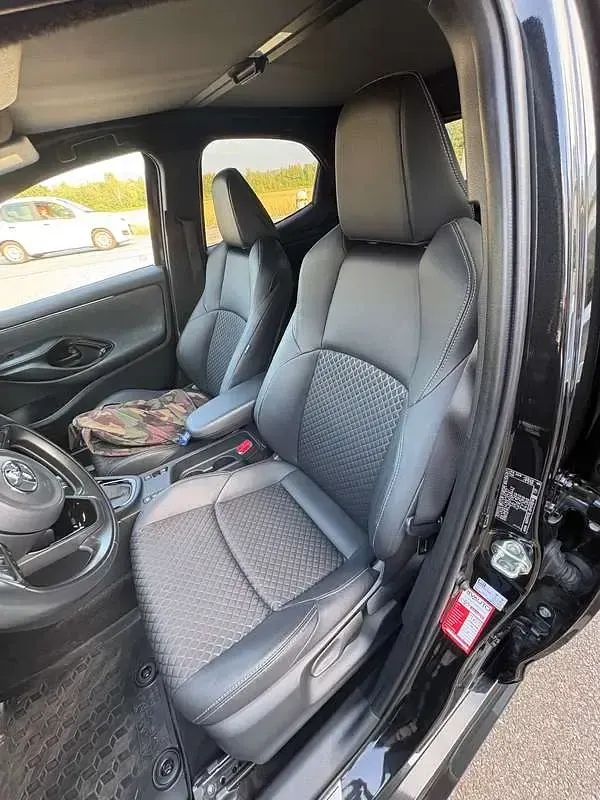 Usata Toyota Yaris Hybrid Lounge 92 CV (67 kW) 2020 Nero Berlina