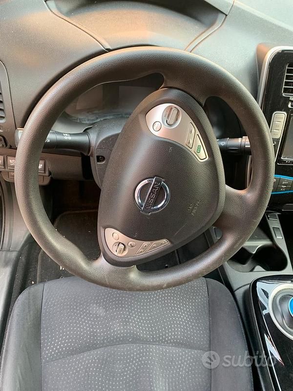 Usata Nissan Leaf 80 kW (109 CV) 2017 Nero Utilitaria