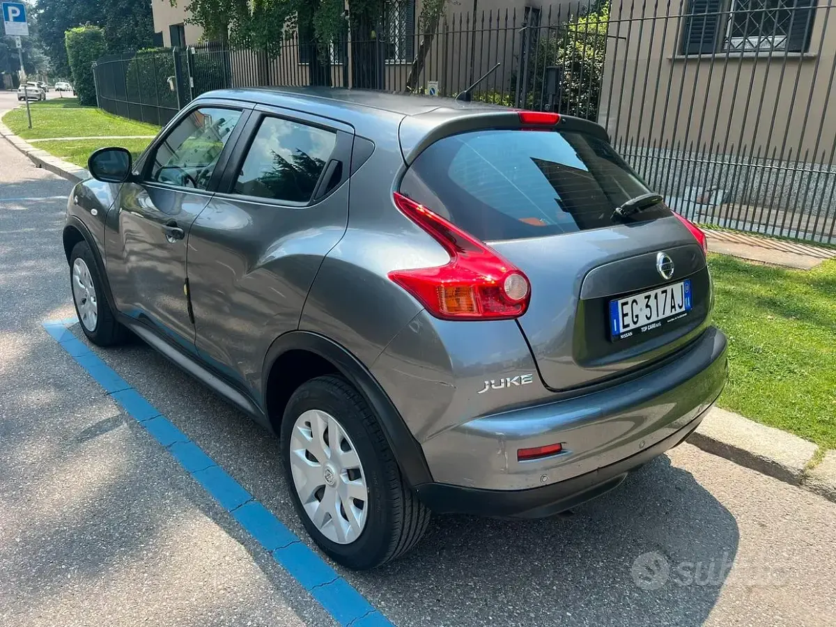 Usata Nissan Juke 117 CV (86 kW) 2010 Grigio SUV