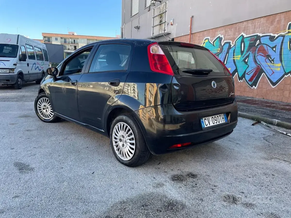 Usata Fiat Grande Punto Dynamic 75 CV (55 kW) 2006 Nero Utilitaria