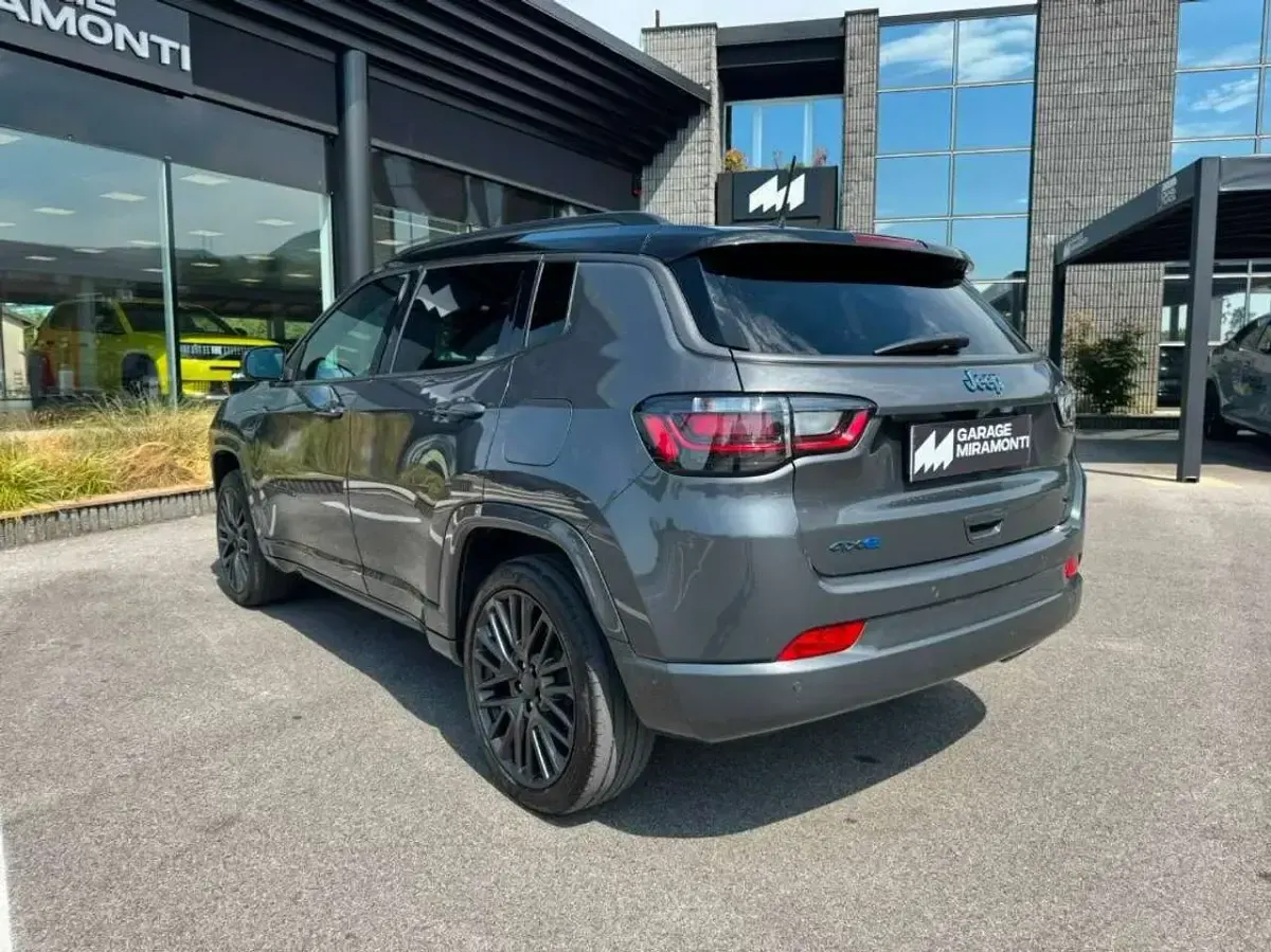 Usata Jeep Compass 241 CV (177 kW) 2022 Grigio SUV