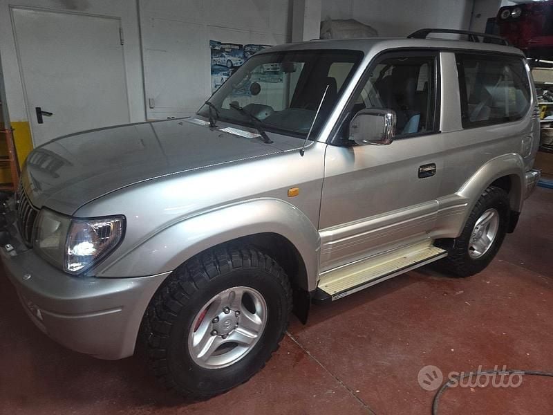 Grigio Usata 2001 Toyota Land Cruiser SUV | 12.500 € (Buon prezzo) - Immagine 1/4