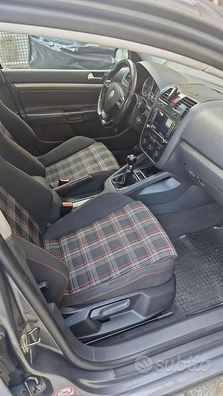 Usata VW Golf IV 2004 Grigio Berlina