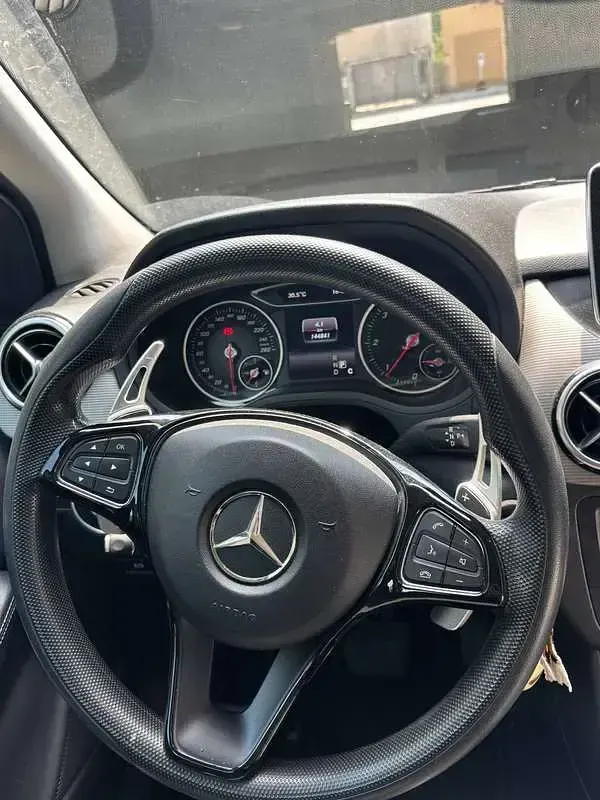 Usata Mercedes B180 109 CV (80 kW) 2015 Nero Utilitaria