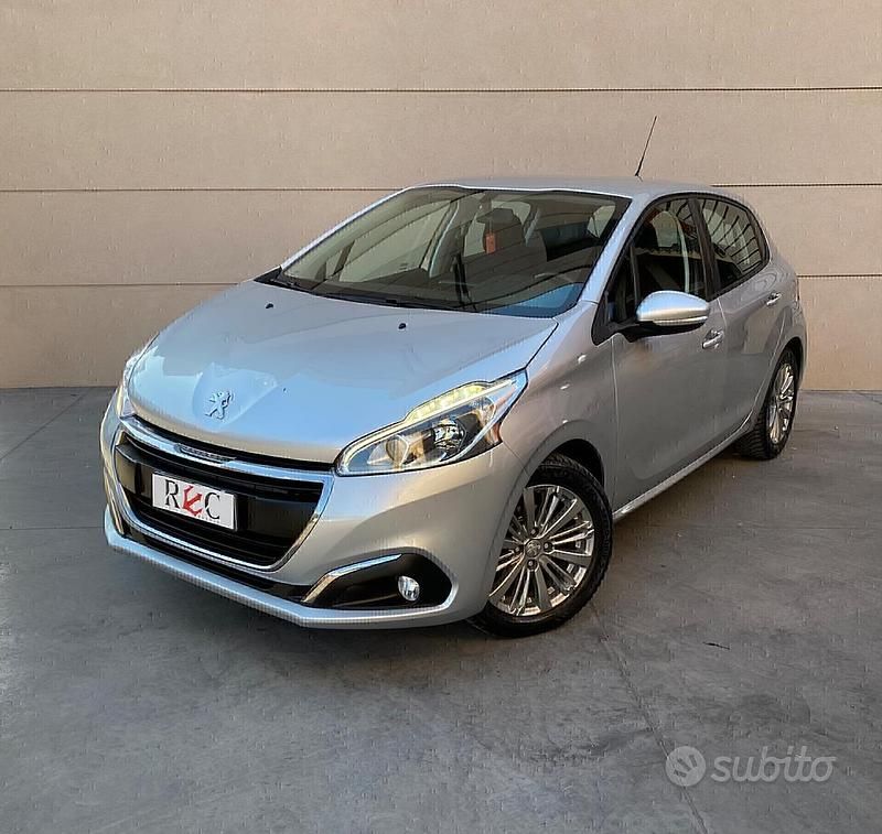 Usata Peugeot 208 82 CV (60 kW) 2016 Grigio Utilitaria