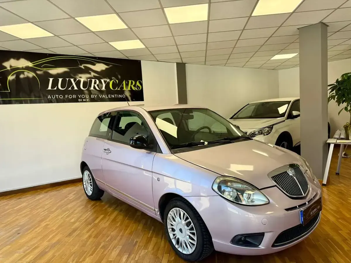Usata Lancia Ypsilon Platinum 69 CV (50 kW) 2011 Lilla Utilitaria