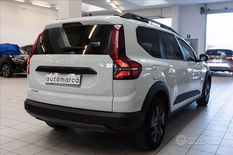 Usata Dacia Jogger Essentiel 101 CV (74 kW) 2024 Bianco Monovolume