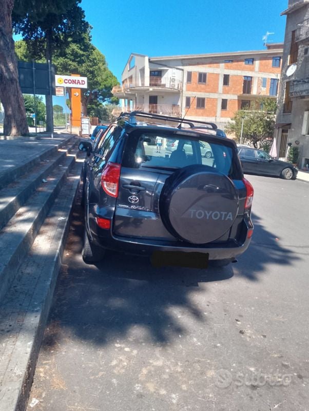 Usata Toyota RAV4 136 CV (100 kW) 2008 Grigio SUV