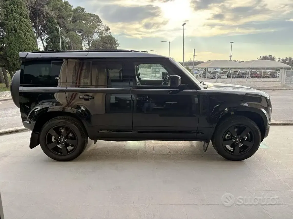 Usata Land Rover Defender HSE Dynamic 249 CV (183 kW) 2024 Nero SUV