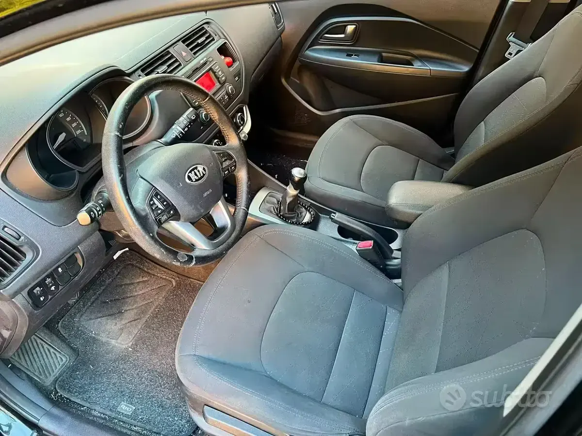 Usata Kia Rio 85 CV (62 kW) 2013 Nero Berlina