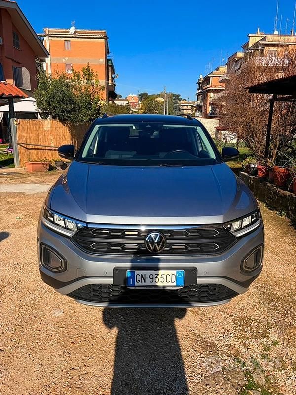 Usata VW T-Roc Life 150 CV (110 kW) 2023 Grigio SUV