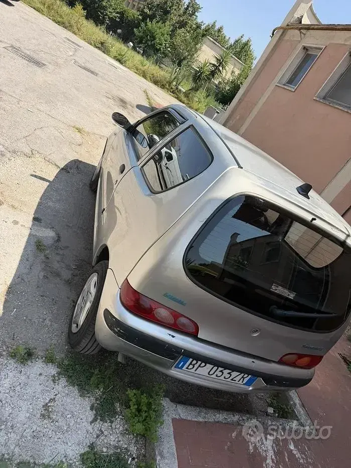Usata Fiat 600 54 CV (39 kW) 2001 Grigio Berlina