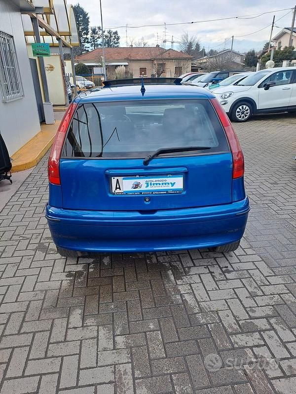 Usata Fiat Punto 88 CV (64 kW) 1997 Blu Berlina