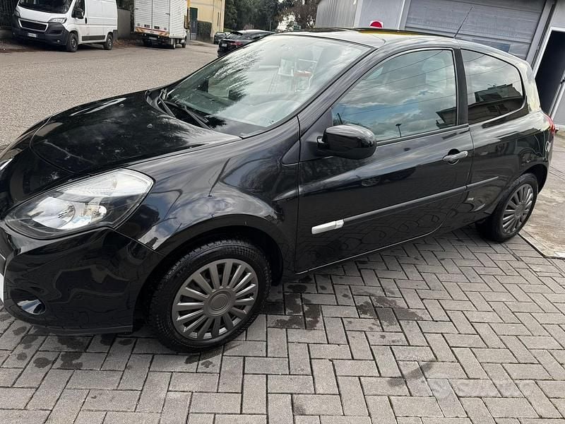 Usata Renault Clio II 75 CV (55 kW) 2009 Berlina