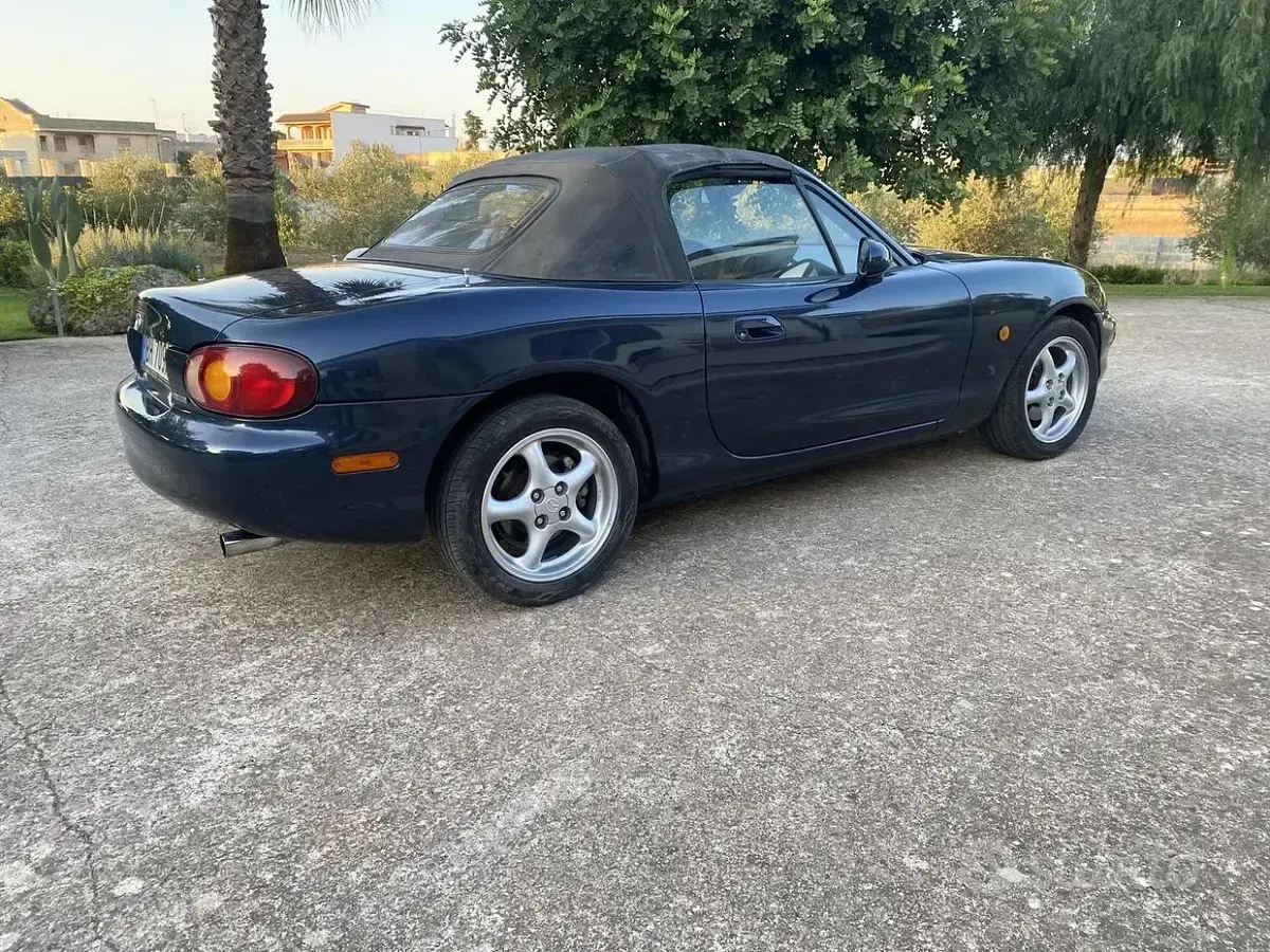 Usata Mazda MX5 90 CV (66 kW) 2000 Bluazzurro Cabrio