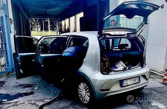 Usata VW up! 68 CV (50 kW) 2021 Grigio Utilitaria