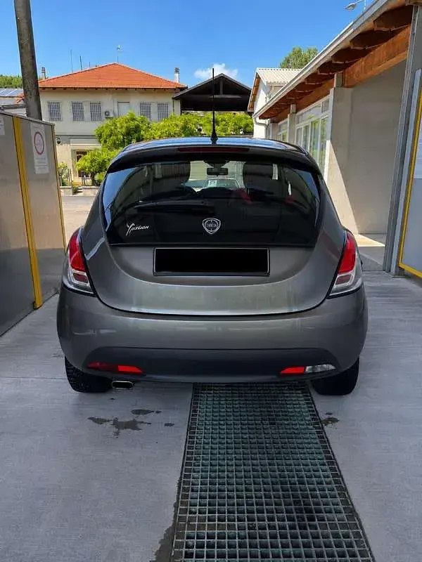 Usata Lancia Ypsilon Gold 95 CV (69 kW) 2012 Utilitaria