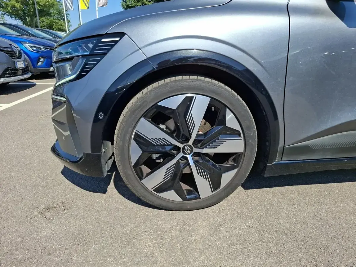 Usata Renault Megane E-Tech Komfort 161 kW (220 CV) 2025 Grigio Utilitaria