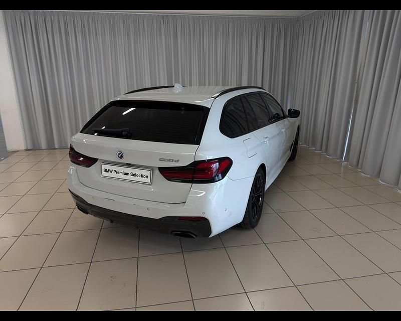 Usata 2024 BMW 520 Comfort Edition Station wagon | 38.250 € (Ottimo prezzo) - Immagine 1/1