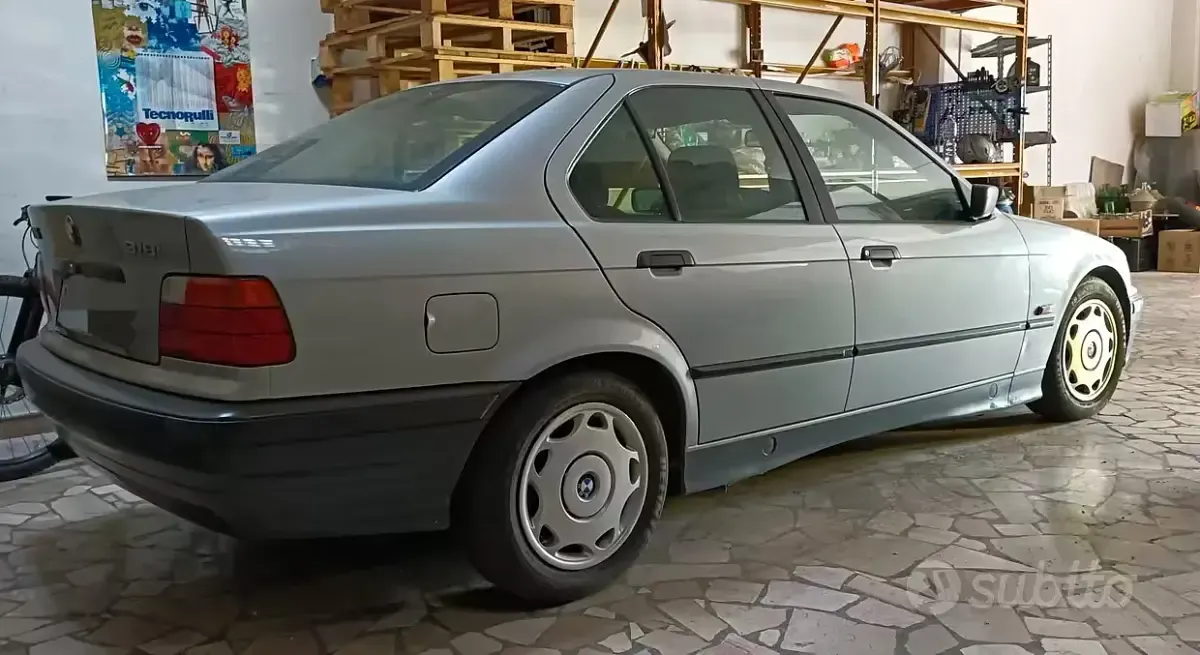 Usata BMW 318 115 CV (84 kW) 1995 Grigio Berlina